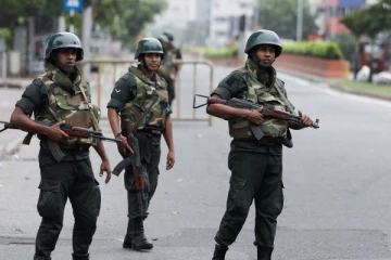 இலங்கையில் இயல்பு நிலை பாதிப்பு - களமிறங்கிய இராணுவத்தினர் (Video)