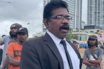 ஊடகவியலாளர்கள் - சட்டத்தரணிகளை தாக்குவதா ஜனநாயகம்..! விமான படைக்கு அதிகாரம் வழங்கியது யார்..! (Video)