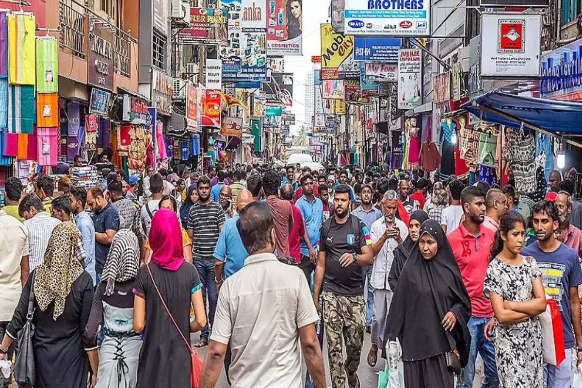 மக்களே அவதானம்! மோசடிக்காரர்களிடம் சிக்கும் உங்கள் வங்கித் தகவல்கள் - பொலிஸாரின் அவசர எச்சரிக்கை | Police Warn Public On Rising Online Shopping மக்களே அவதானம்! மோசடிக்காரர்களிடம் சிக்கும் உங்கள் வங்கித் தகவல்கள் - பொலிஸாரின் அவசர எச்சரிக்கை | Police Warn Public On Rising Online Shopping