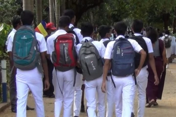 இரு பிரபல பாடசாலை மாணவர் குழுக்களுக்கு இடையில் அடிதடி; ஐவர் கைது