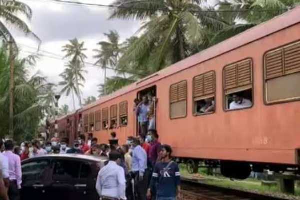 பணியிலிருந்த ஊழியர் ரயிலில் மோதி பலி | Employee On Duty Dies After Being Hit By Train