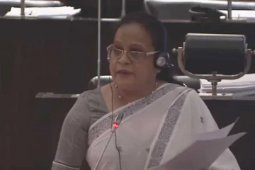 ‘කුට්ටිආරච්චි කියන්නේ කුක්කුර ජාතකේ බල්ලා..’ – රෝහිණිගේත් කුට්ටිආරච්චිට දරුණු පහරක්…(VIDEO)