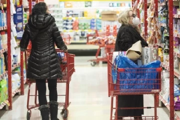 பண்டிகைக் காலத்தில் செலவுகளை குறைத்துக் கொண்ட கனேடியர்கள்!