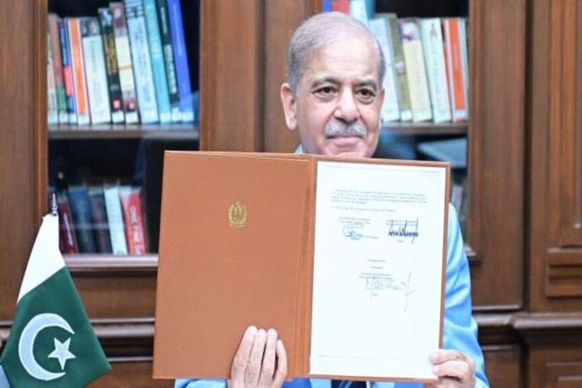 புரிந்துணர்வு ஒப்பந்தத்தில் கையெழுத்திட்டார் பாகிஸ்தான் பிரதமர் | Pakistani Premier Signs Islamabad Mou புரிந்துணர்வு ஒப்பந்தத்தில் கையெழுத்திட்டார் பாகிஸ்தான் பிரதமர் | Pakistani Premier Signs Islamabad Mou