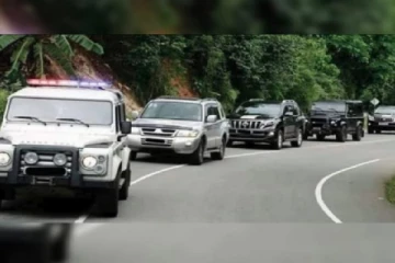 விதிமுறைகளை மீறி பாதுகாப்புக்காக பாரிய படை பட்டாளத்தை வைத்துள்ள சக்திவாய்ந்த அமைச்சர்