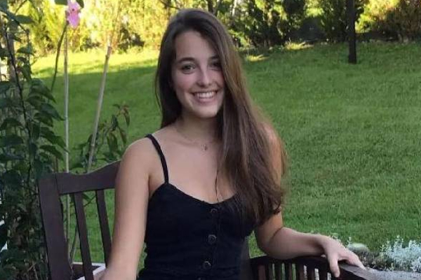 டூத் பிரஷை விழுங்கிய இளம் பெண்ணுக்கு நேர்ந்த நிலை! | Meat Throat Young Woman Swallowed A Brush Russia