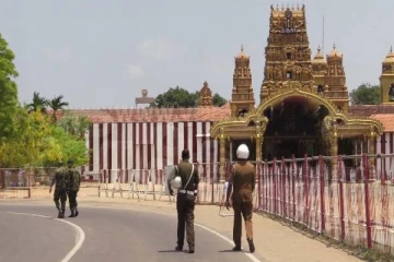 யாழ். நல்லூர் ஆலயத்தில் வெடிகுண்டு அச்சுறுத்தல் ; பலப்படுத்தப்பட்ட பாதுகாப்பு