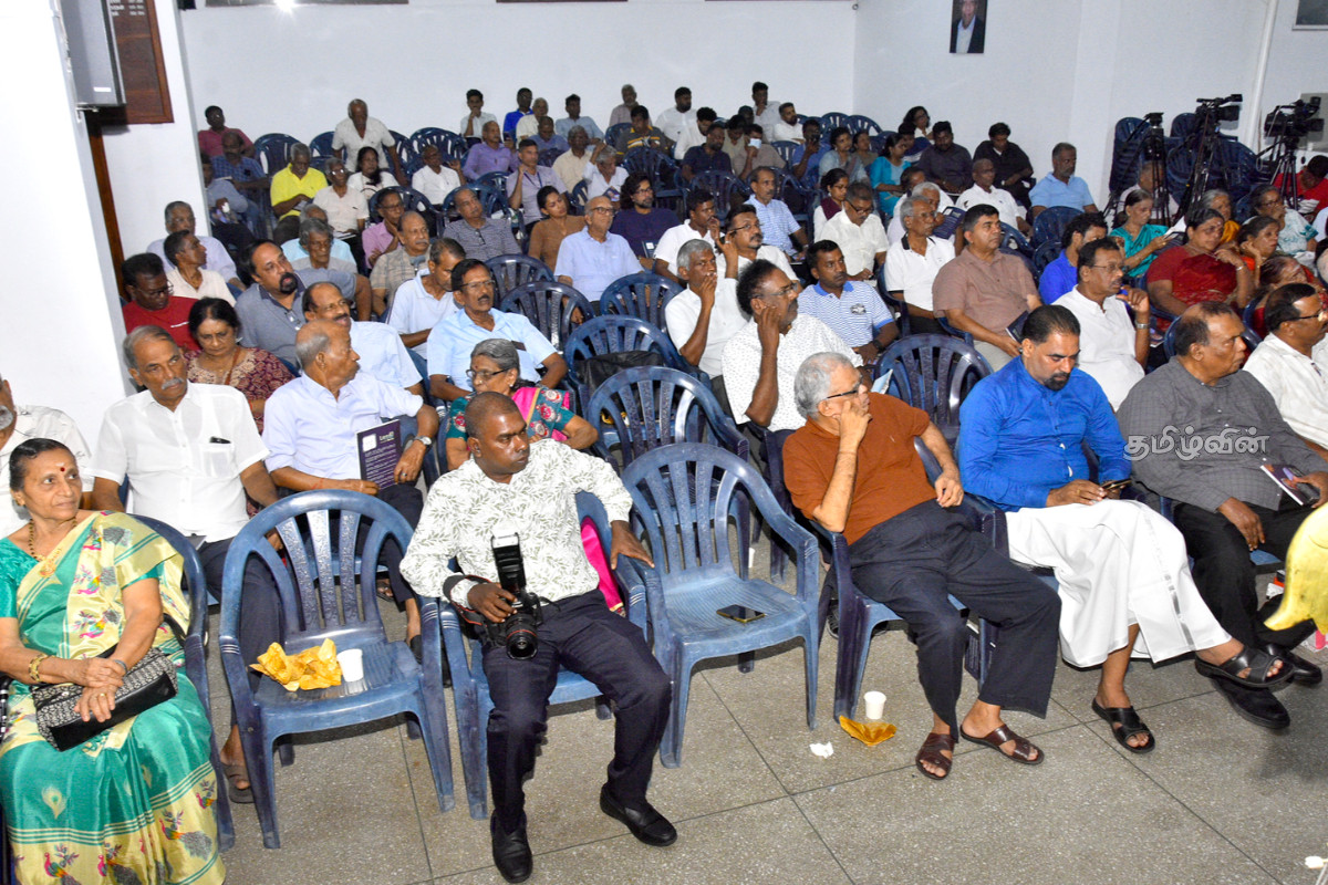 ஊடகவியலாளர்கள் மீதான கொடூரங்கள்: விசேட ஜனாதிபதி ஆணைக்குழு நியமிக்க ஹக்கீம் எம்.பி வலியுறுத்தல்! | Hakeem Mp S Insistence ஊடகவியலாளர்கள் மீதான கொடூரங்கள்: விசேட ஜனாதிபதி ஆணைக்குழு நியமிக்க ஹக்கீம் எம்.பி வலியுறுத்தல்! | Hakeem Mp S Insistence