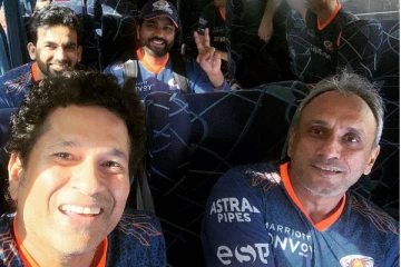 மீண்டும் மும்பை அணியினருடன்  இணைந்த சச்சின் டெண்டுல்கர்