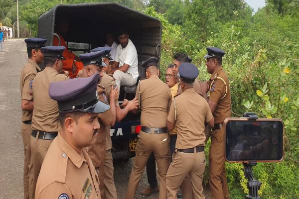 தையிட்டி போராட்டத்தில் அடக்குமுறையின் ஆயுதமாக மாறியுள்ள சட்டம்! அருட்தந்தை மா.சத்திவேல் கண்டனம் | Father Sathivel About Tayiti Vihara