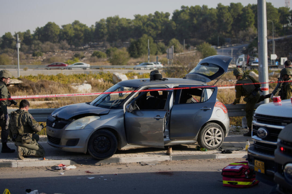 இஸ்ரேலியர்களின் காரை மறித்து கத்தி குத்து! மேற்கு கரையில் பதற்றம் | West Bank Stabbing Attack Israeli National Killed