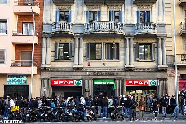 புலம்பெயர் மக்களுக்கு குடியுரிமை கடும் சிக்கலில் முடியும்: ஐரோப்பிய நாடொன்றிற்கு எச்சரிக்கை | Spain Fury Over Migrants Residency