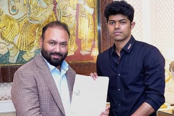 இயக்குநராகிறார் நடிகர் விஜய்யின் மகன்!