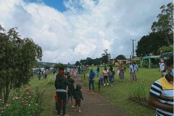 இலங்கையில் சுற்றுலா பயணம் மேற்கொண்டு கொவிட் தொற்றுக்குள்ளானால் சட்ட நடவடிக்கை
