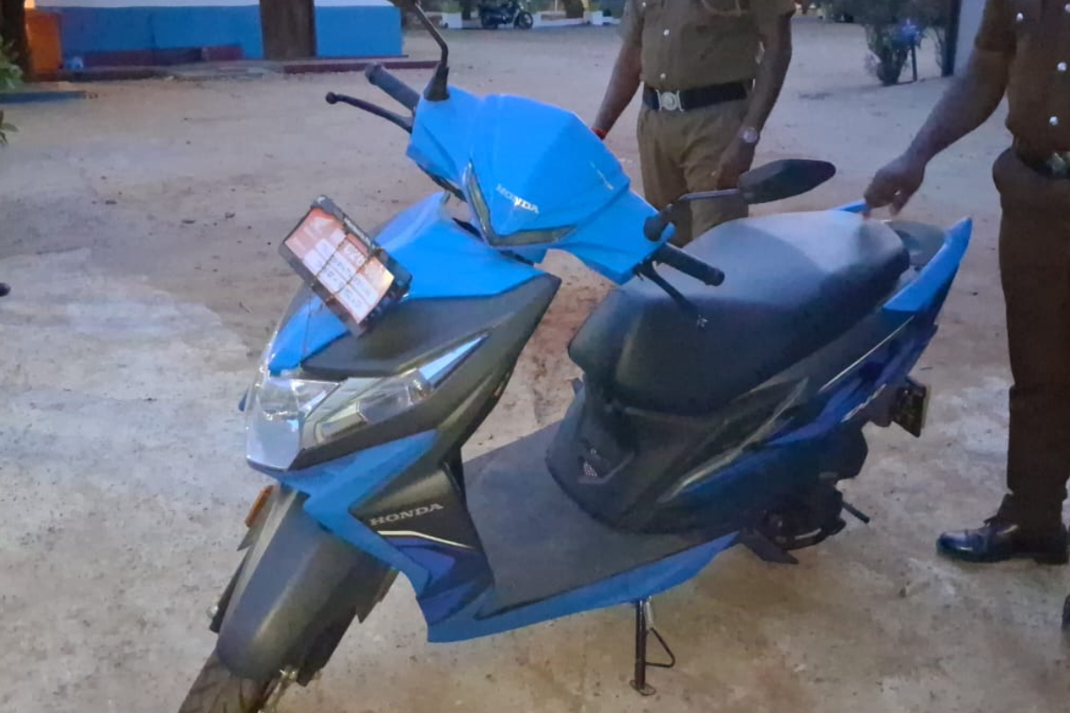 யாழில் திருடப்பட்ட கோடி ரூபாய் நகைகளை அடகு வைத்து மோட்டார் சைக்கிள் வாங்கிய சந்தேகநபர் | Stolen Jewelry Jaffna That Was Pawned Is Recovered