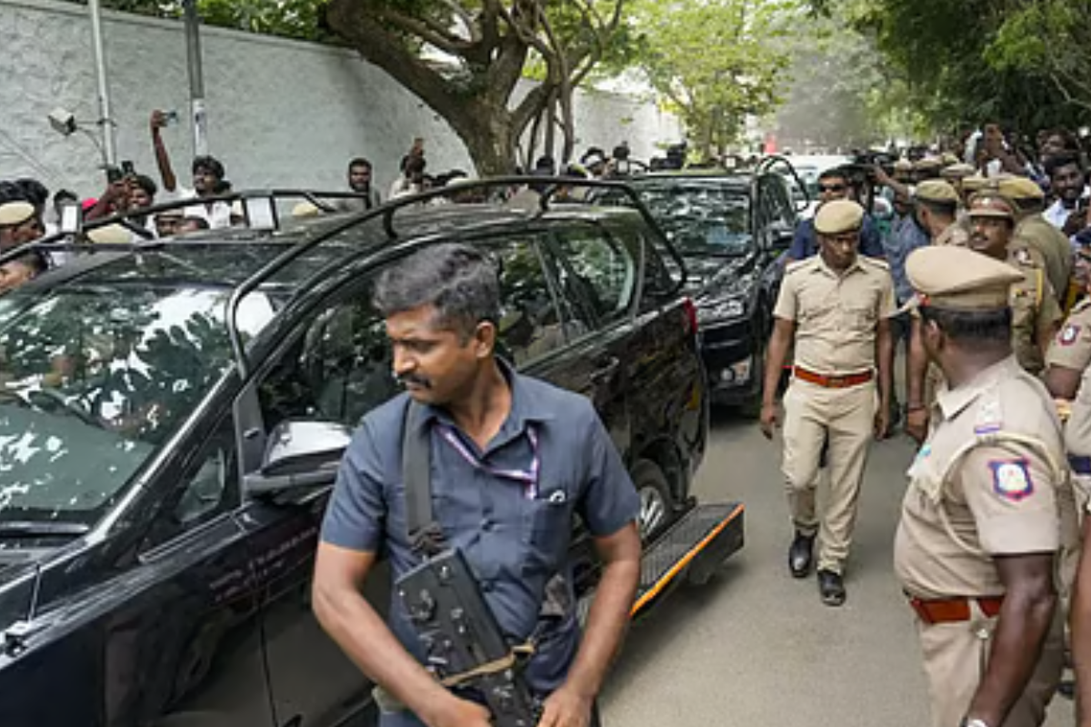 உச்சகட்ட பாதுகாப்பின் கீழ் முதலமைச்சர் விஜய்.. 24 மணி நேரமும் 55 மத்திய பாதுகாப்புப் படையினர் உடன்! | Tamilnadu Cm Vijay Gets Z Plus Security From Today
