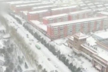 சீனாவைப் புரட்டிப்போட்ட பனிப்புயல்