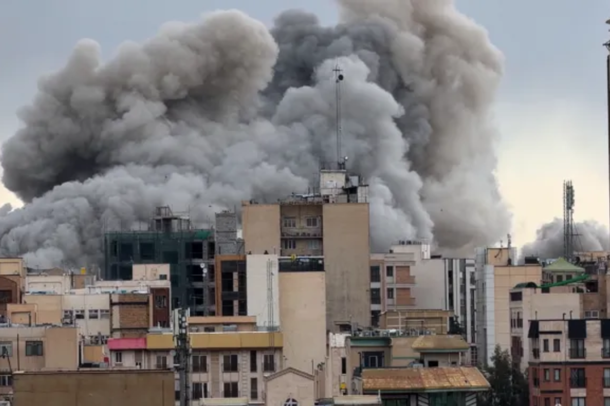 விரைவில் தெரிந்து கொள்வீர்கள்! அமெரிக்க தளத்தை குறிவைத்த ஈரான்.. ட்ரம்பின் கடும் எச்சரிக்கை | Trump Warns Drones Strike In Riyadh