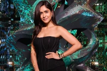 செம கிளாமரான கருப்பு உடையில் மிருணாள் தாகூர் எடுத்த போட்டோ ஷுட்