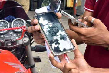 24 மணிநேரத்தில் அதிக எரிபொருள் நிலையங்களில் கியூ.ஆர் அட்டை முறை! எரிசக்தி அமைச்சரின் தகவல்