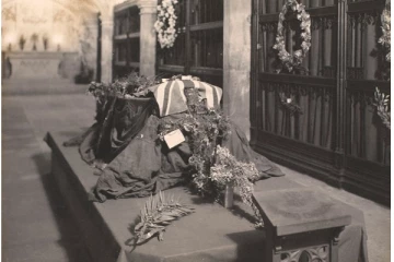 ராணி எலிசபெத்தின் உடல் யாருடைய உடல் அருகில் வைக்கப்பட உள்ளது - இதோ முழு விவரம்