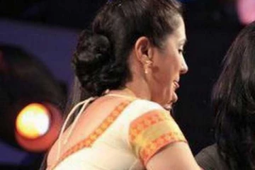 40 வருட சினிமா வாழ்க்கை!! 40 லட்சம் கூட சம்பாதிக்காத பிரபல நடிகையின் கணவர்...