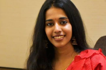 சிகப்பு ஆடையில் மின்னும் சூப்பர் சிங்கர் பிரியங்கா NK.. புகைப்படங்கள் இதோ..