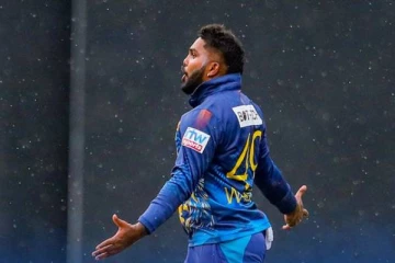 காயத்திலிருந்து மீண்டு வந்து 7 விக்கெட்கள் வீழ்த்திய ஹசரங்கா! ஒட்டுமொத்தமாக வீழ்ந்த ஜிம்பாப்பே