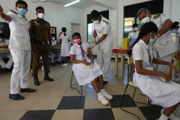 பணி நேரத்தில் அதிகாரிகள்  அரட்டையால் மாணவனுக்கு  நேர்ந்த வினை