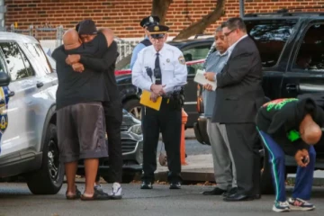 அமெரிக்காவில் 18 வயது மகனை சுட்ட தந்தை: தந்தையை சுட்டுக் கொன்ற பொலிஸார்