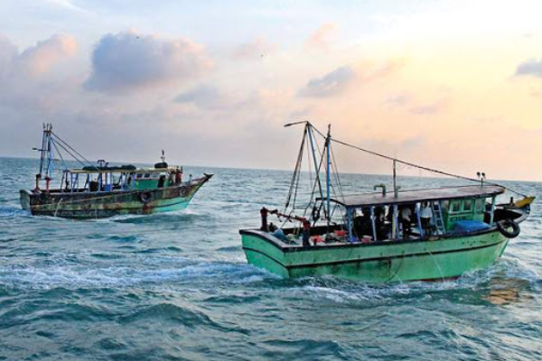 இந்தியாவில் இருந்து இலங்கையர் ஒருவரை ஏற்றி வந்த படகு கடற்படையினரிடம் சிக்கியது | A Boat Carrying A Sri Lankan From India
