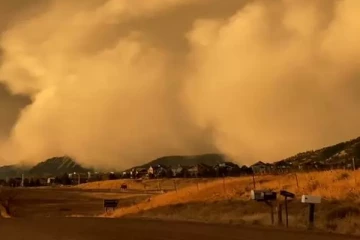 அமெரிக்காவை அடுத்தடுத்து தாக்கும் பேரனர்த்தங்கள்! இருளில் மூழ்கிய இலட்சக்கணக்கான வீடுகள்