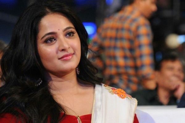 நடிகை அனுஷ்கா ஷெட்டியின் அம்மா மற்றும் அப்பாவை பார்த்துள்ளீர்களா ! அவர் பதிவிட்ட புகைப்படம்