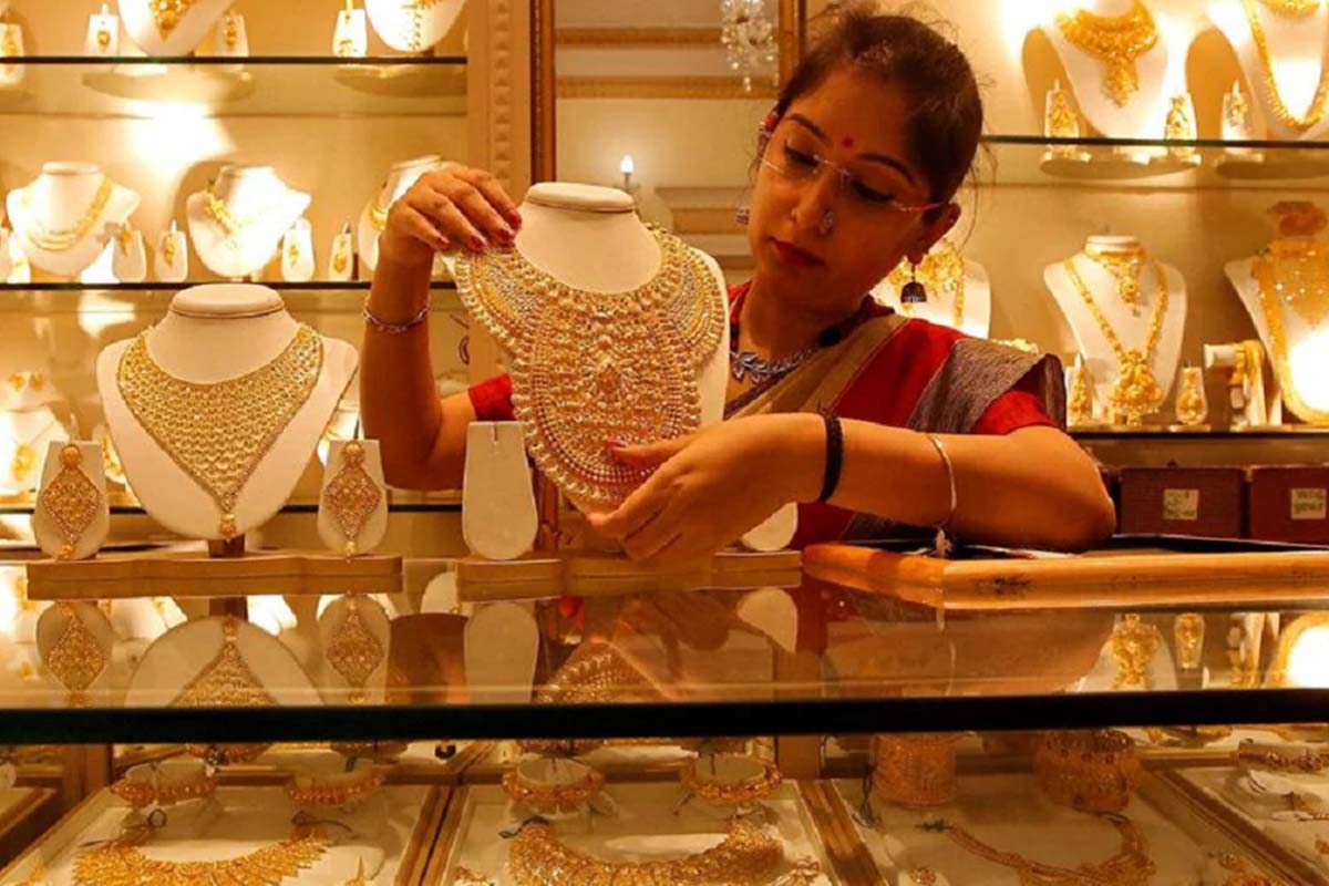 Today Gold Rate: தடாலடியாக குறைந்தது தங்கத்தின் விலை! குஷியில் நகை பிரியர்கள் | Gold Rate March 04 2026 India And Srilanka