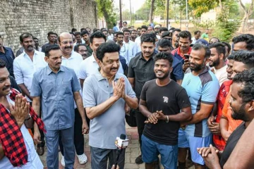 முதல்வர் ஸ்டாலின் நடைப்பயிற்சியில் வாக்குசேகரிப்பு - வீதி வீதியாக சென்று மக்களை சந்திப்பு!