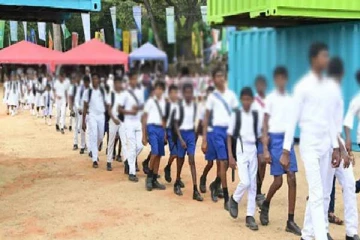 மதுபானசாலைகள் மீண்டும் திறக்கப்பட்டுள்ளமையினால் பாடசாலைகளை திறப்பதில் சிக்கல்