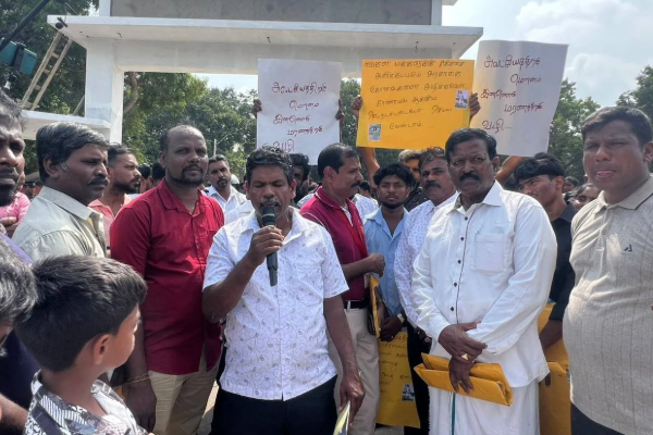 முல்லைத்தீவு சிறுமி மரணம்; வைத்தியசாலையை முற்றுகையிட்டு போராட்டம் | Mullaitivu Girl Death Protest Staged Hospital முல்லைத்தீவு சிறுமி மரணம்; வைத்தியசாலையை முற்றுகையிட்டு போராட்டம் | Mullaitivu Girl Death Protest Staged Hospital