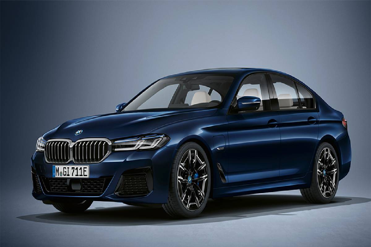 விஜய் வைத்திருக்கும் கார் கலெக்‌ஷன் பற்றி தெரியுமா? வாய்பிளக்க வைக்கும் விலை! | Vijay S Luxury Car Collection Goes Viral