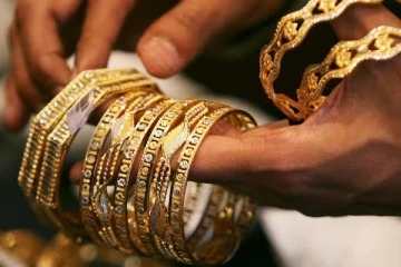 மீண்டும் சரிவில் தங்கம் விலை - இப்போது வாங்கலாம்..!