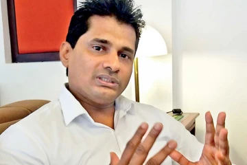 இலங்கையில் இளம் வயதினரை இலக்கு வைக்கும் கோவிட் -19!  ஜயசுமன தகவல்