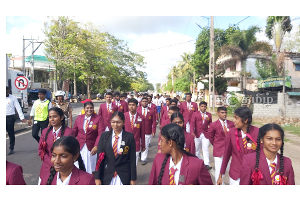 வீதிப் பாதுகாப்பு வாரத்தையொட்டி வவுனியாவில் மாணவர்கள் பேரணி | Road Safety Week Students Rally In Vavuniya