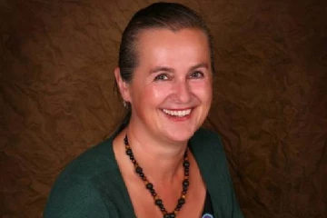 கொரோனாவை வேண்டுமென்றே வரவைத்த  பிரபல பெண் பாடகி; நேர்ந்த துயரம்!