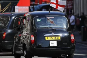 யூரோ கிண்ணம்... டாக்ஸிகளில் இங்கிலாந்து கொடிகளுக்கு தடை: மீறினால் உரிமம் ரத்து