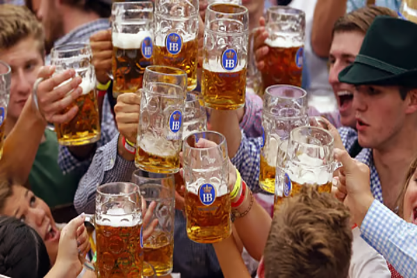 உலகிலேயே அதிகமாக மது குடிக்கும் நாடு எது தெரியுமா? | Country That Drinks The Most Alcohol In The World