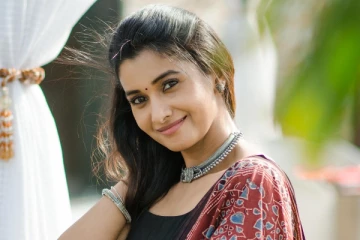 நடிகை பிரியா பவானி ஷங்கரின் பள்ளி பருவ புகைப்படத்தை பார்த்துள்ளீர்களா.. இதோ பாருங்க