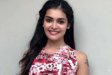 அட நடிகை தர்ஷா குப்தாவா இது, அரைகுறை ஆடையில் அவர் கொடுத்த போஸ்- வைரல் போட்டோ