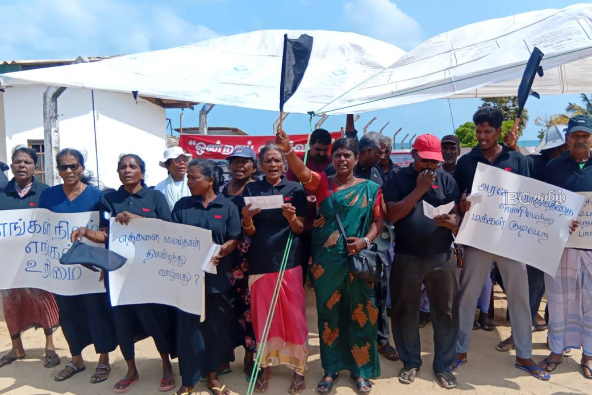 வலி. வடக்கு காணி விடுவிப்பு கோரி பலாலியில் 12ஆவது வாரமாக போராட்டம் | Protest In Palali Demand Vali North Land Release வலி. வடக்கு காணி விடுவிப்பு கோரி பலாலியில் 12ஆவது வாரமாக போராட்டம் | Protest In Palali Demand Vali North Land Release