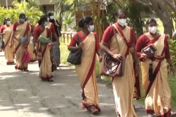 ஆசிரியர் கலாசாலைக்கு சேலை அணிந்து செல்லாதவர் வெளியேற்றம்:காவல்நிலையத்தில் முறைப்பாடு