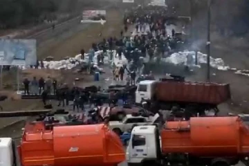 கீவ் நகரில் ரஷிய படைகள்; உக்ரைன் மக்கள் அதிரடி நடவடிக்கை