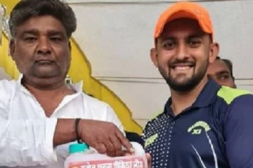 உள்ளூர் கிரிக்கெட்டில் அசத்திய இளம் வீரர்: 5 லிட்டர் பெட்ரோல் பரிசு